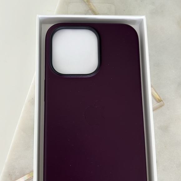 Apple IPhone 13 Leather Case - Picture 4 of 6